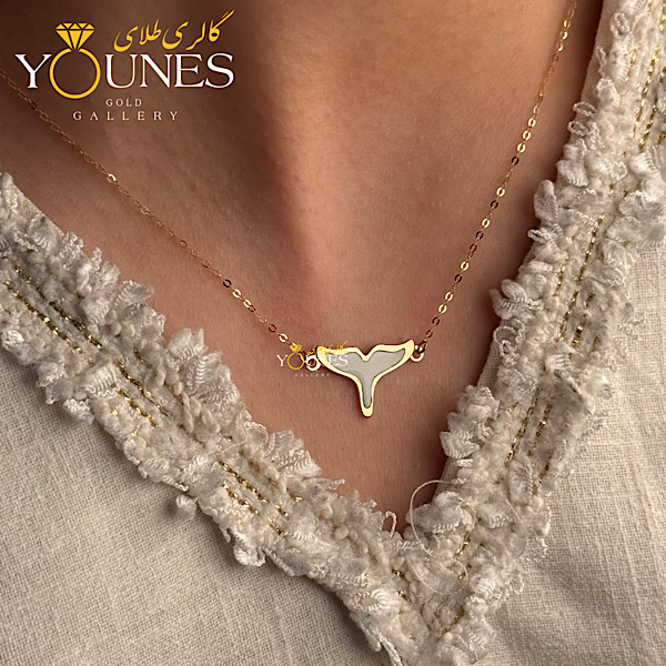 گردنبند میناکاری دم وال سفید طلا